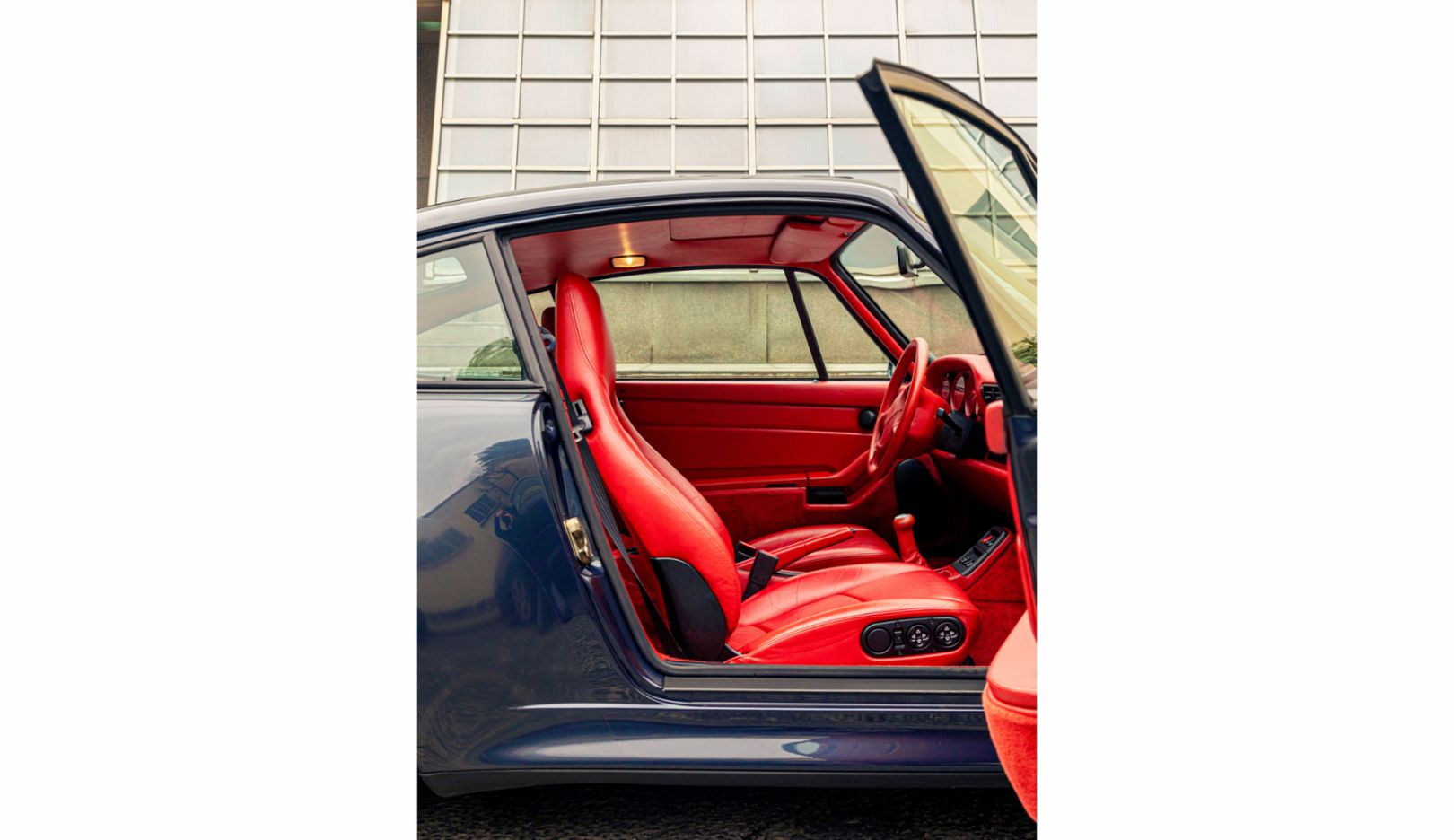 The entire interior of Miani’s 911 is in Can Can Red, like the skirts of the dancers at the Moulin Rouge in Paris.