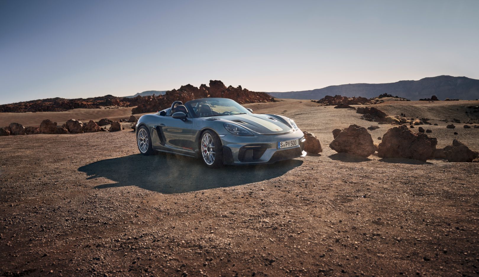 De roadster met middenmotor accelereert van 0 tot 100 km/u in 3,4 seconden.