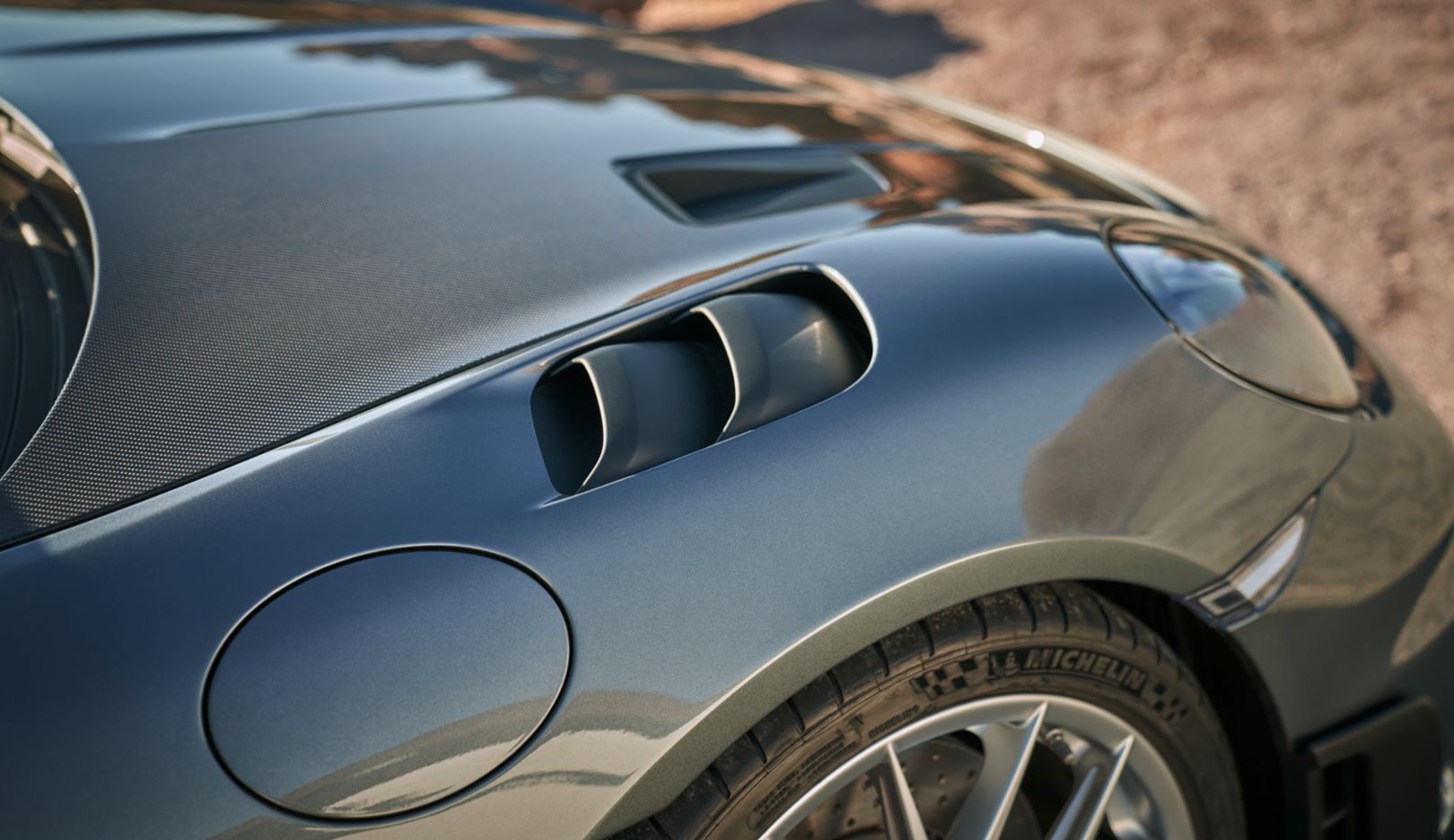 Unglaublicher Sound: Der 4,0-Liter-Sechszylinder-Boxer-Hochdrehzahl-Saugmotor wurde vom 911 GT3 abgeleitet.