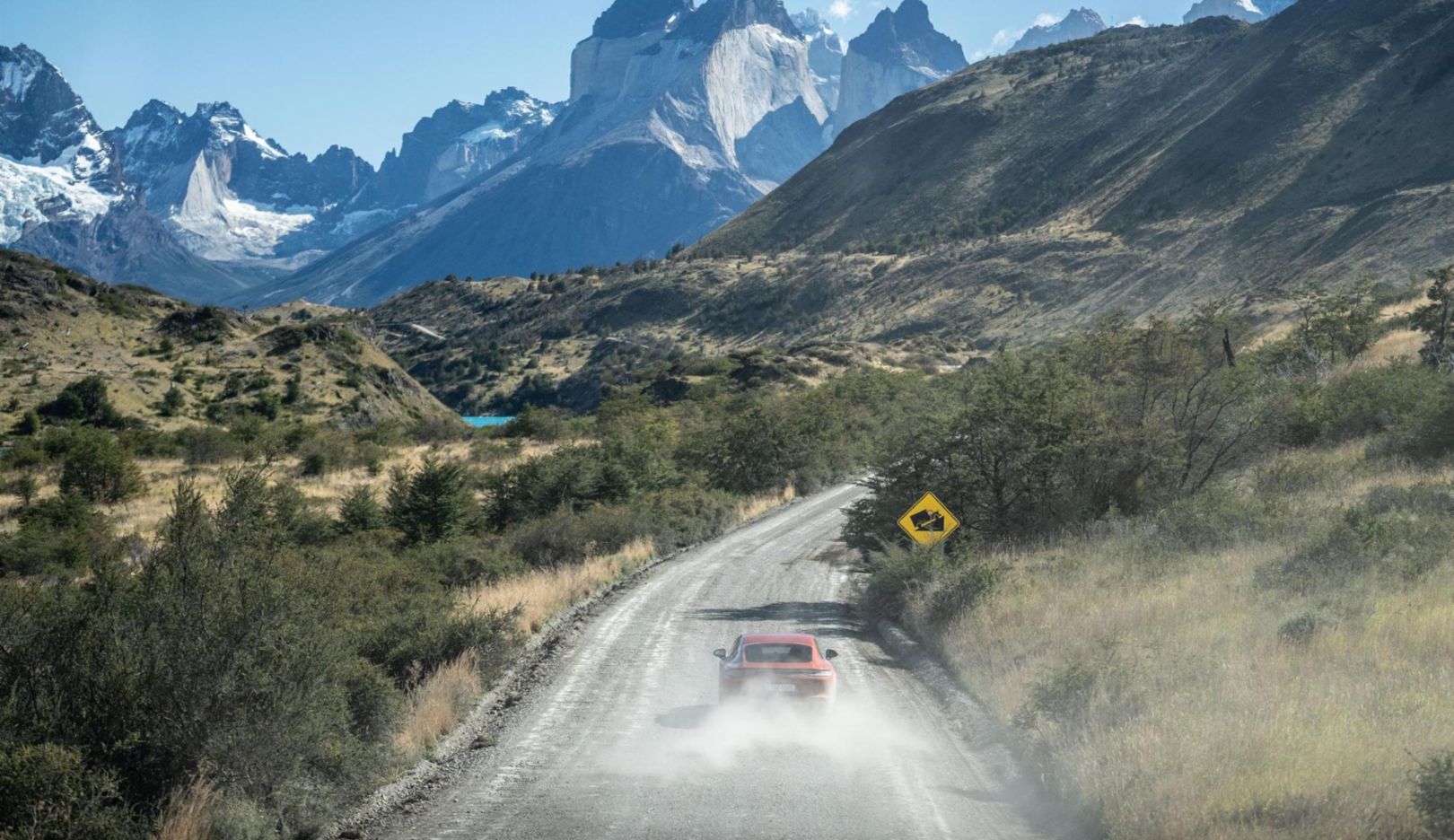 我們使用 eFuels（合成燃料）駕駛，但這不會改變 Panamera 本身的操控手感和迷人聲音。