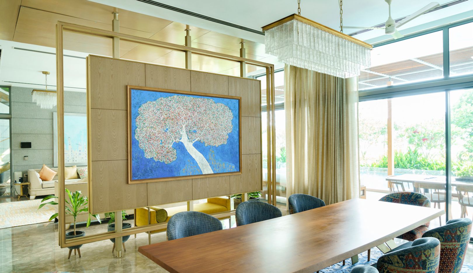 Conocemos la casa de Dulquer Salmaan: en casi todas las habitaciones hay grandes obras de arte.