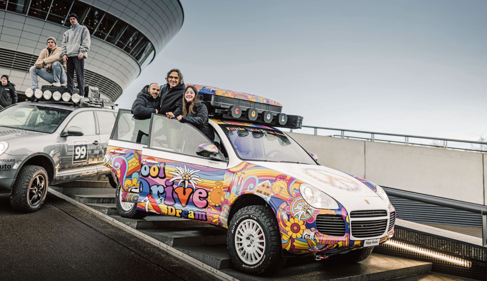 Variopinta: la Cayenne hippie di Ginevra ha conquistato il favore del pubblico al Porsche Festival di Mollis