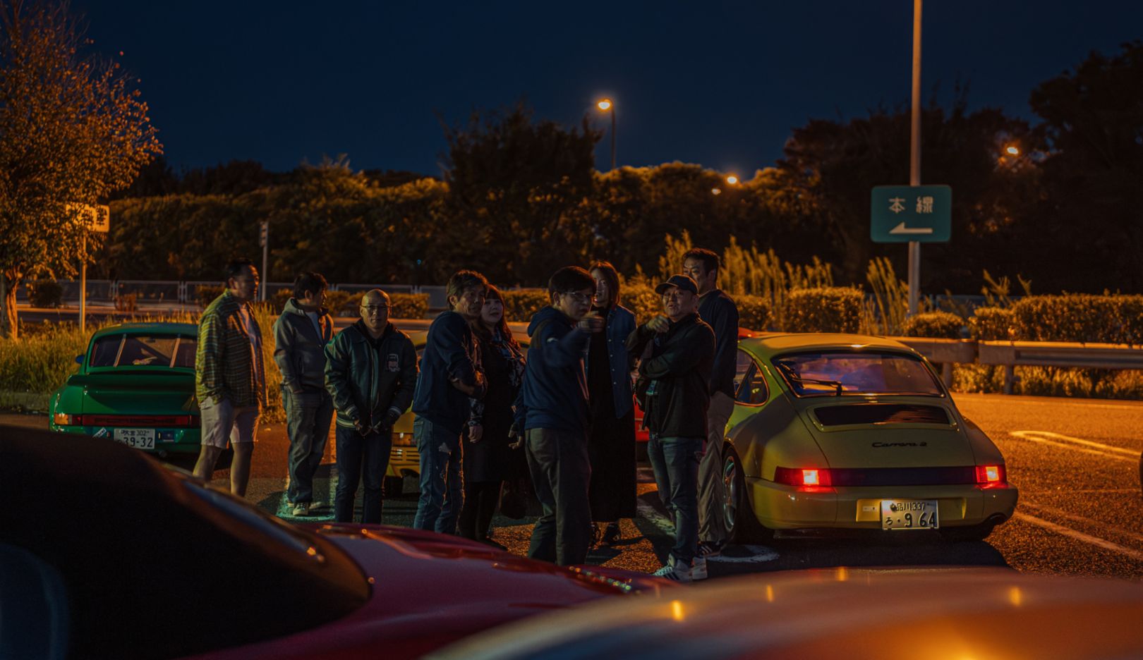 Briefing: Shortly before dawn, the group prepares for the relaxing drive in the area of Hakone.