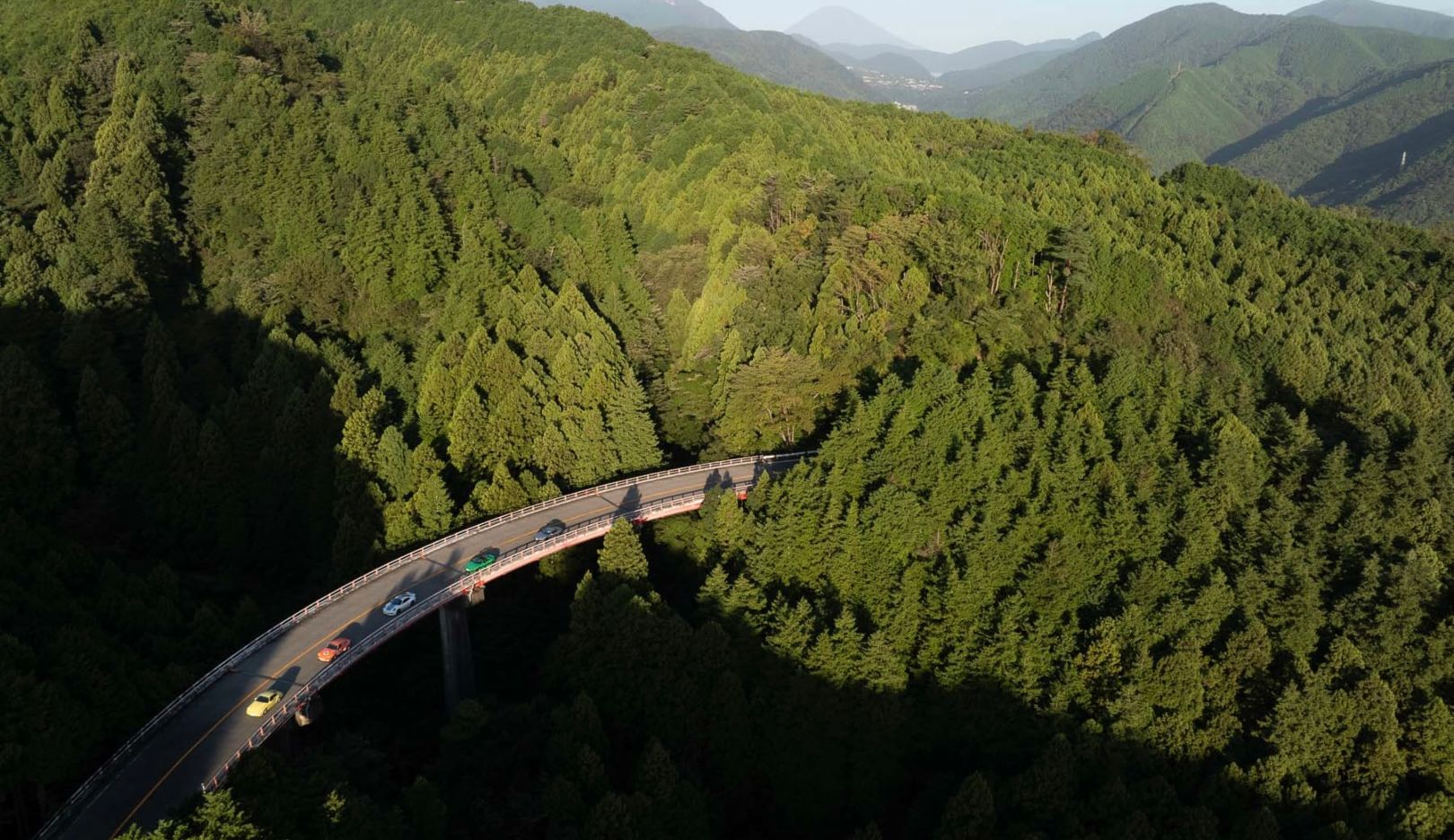 The Hakone area, southwest of Tokyo, is famous for its breathtaking scenery and spectacular routes.
