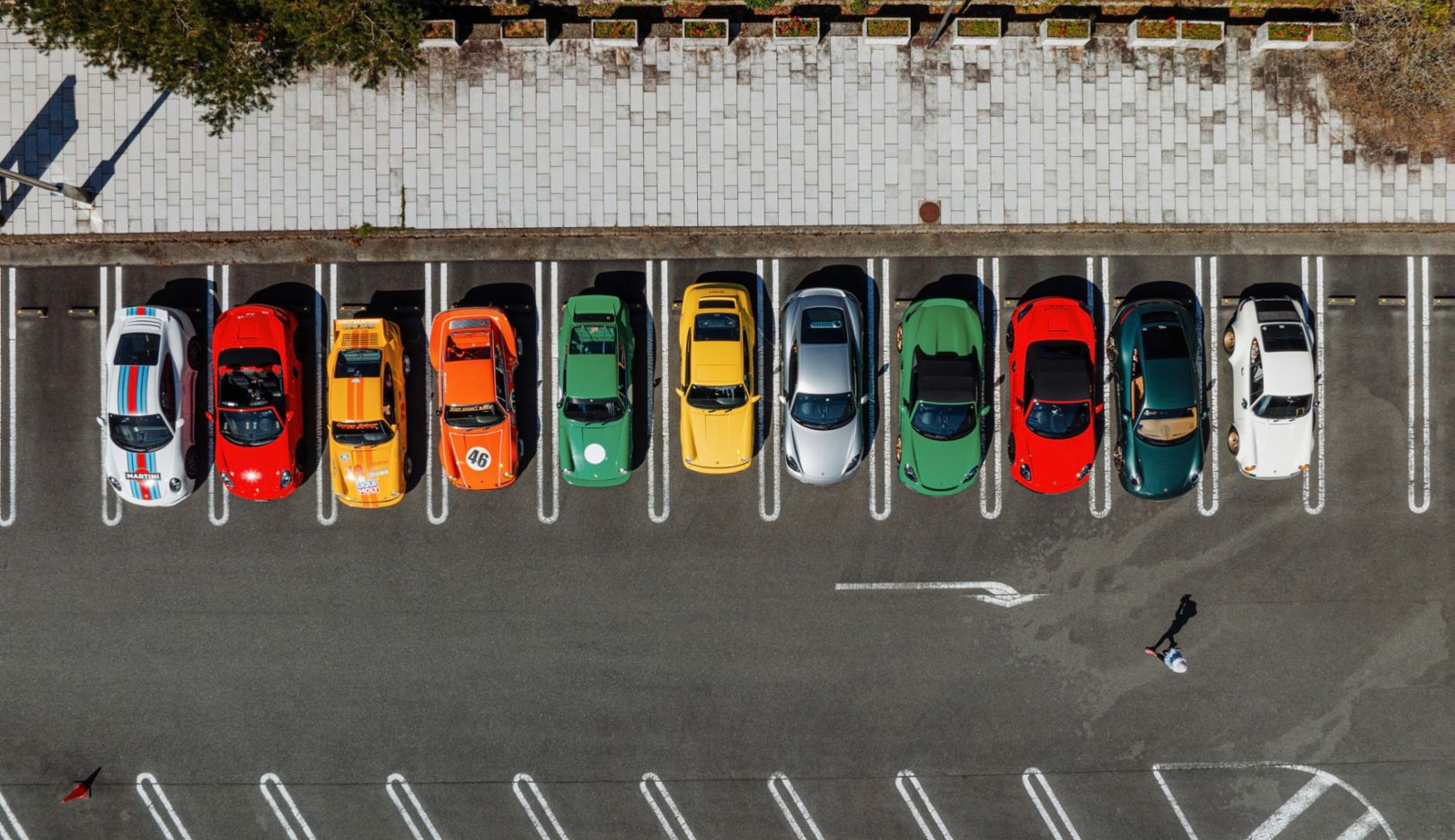 Play of colors: A glimpse of all eleven Porsche models of the Early Morning Hakone Runners.