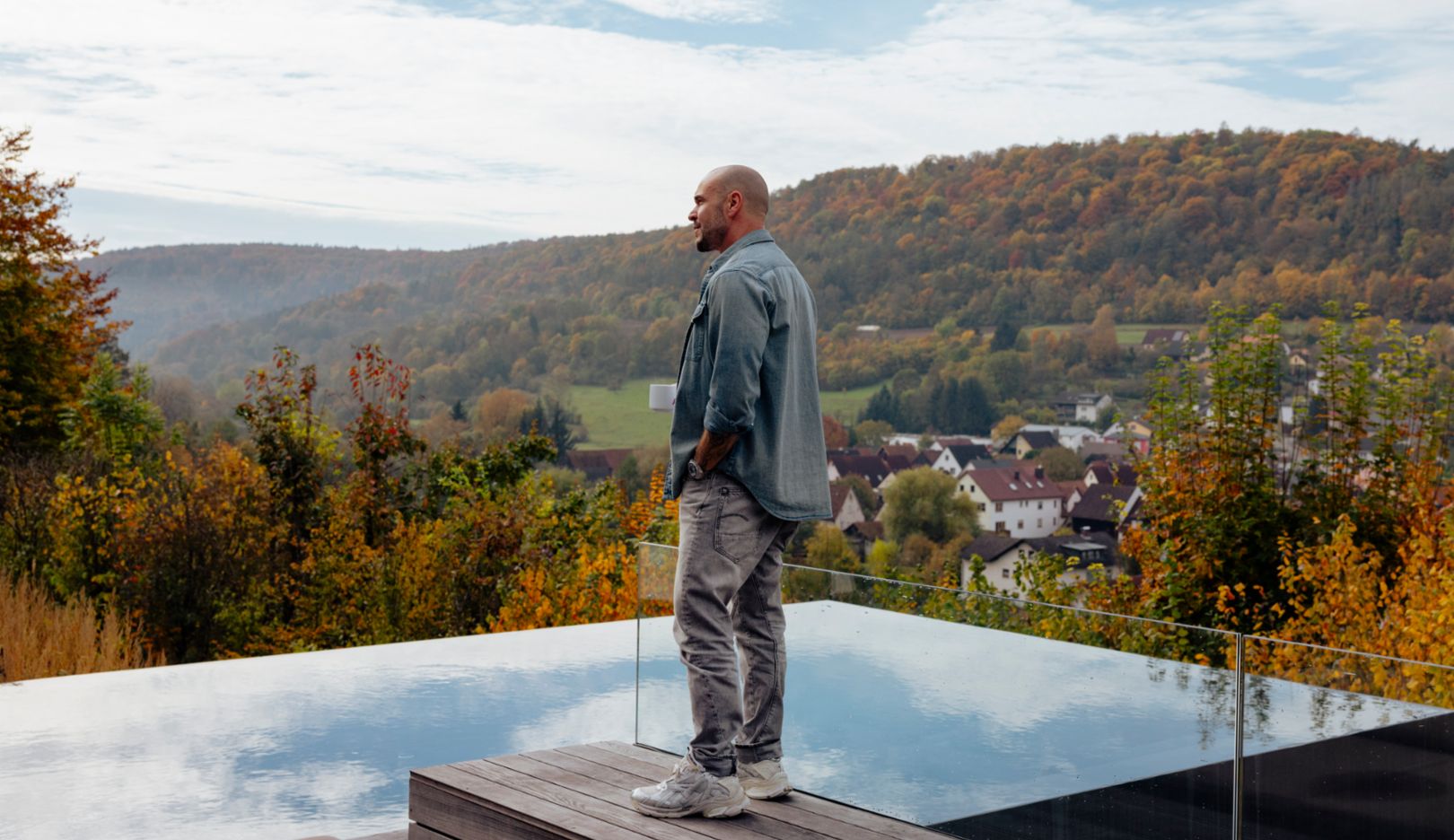 Panorama davanti casa: Flossmann si gode la magnifica vista dalla sua terrazza.