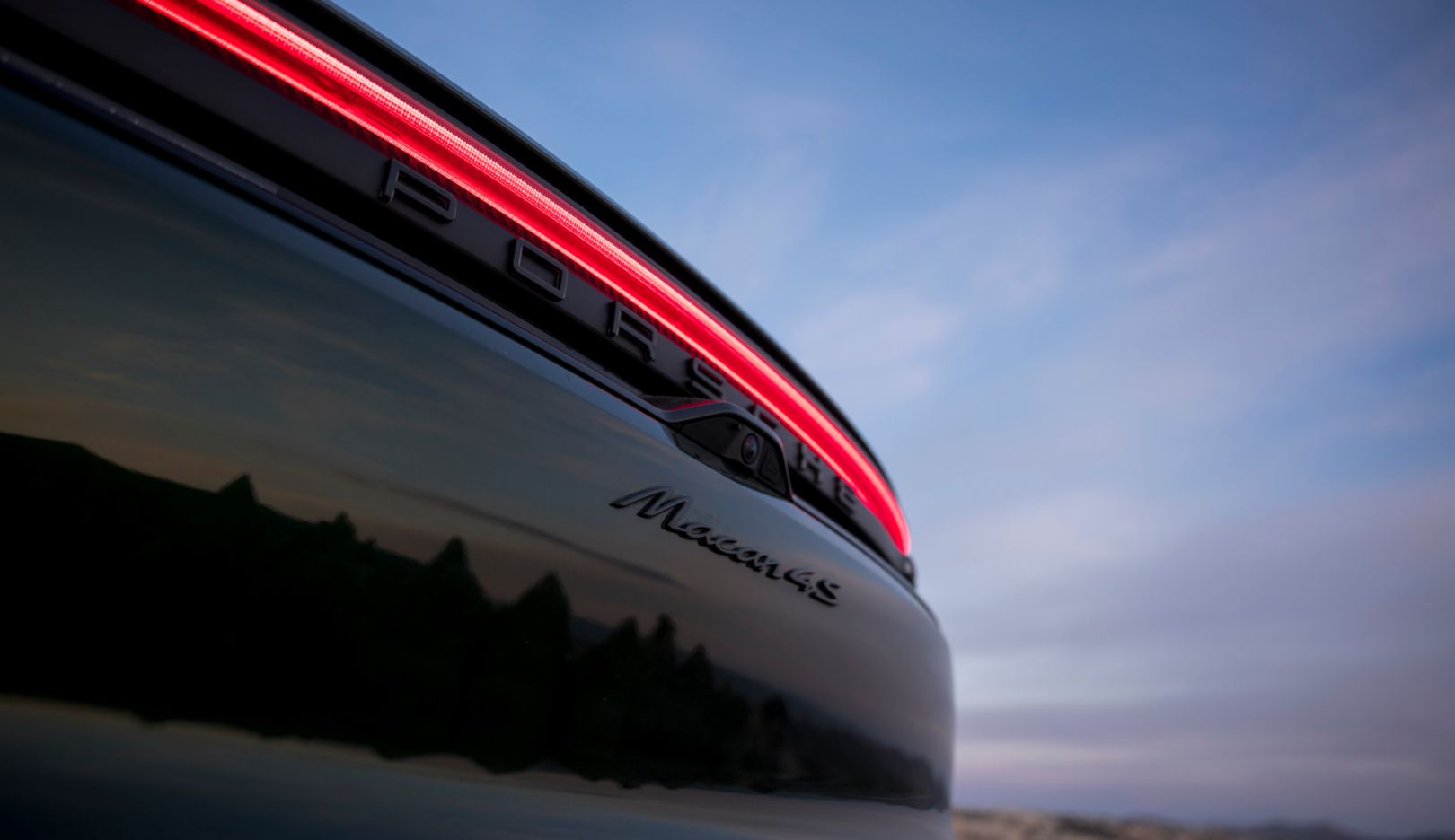 Adventure in the Macan 4S: With the off-road electric race car through Cappadocia.