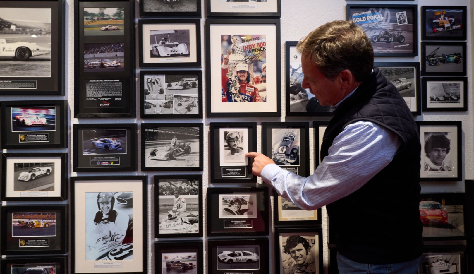 Henk Spin points to a luminary: Richard von Frankenberg – a successful race car driver in his day and editor in chief of Christophorus.