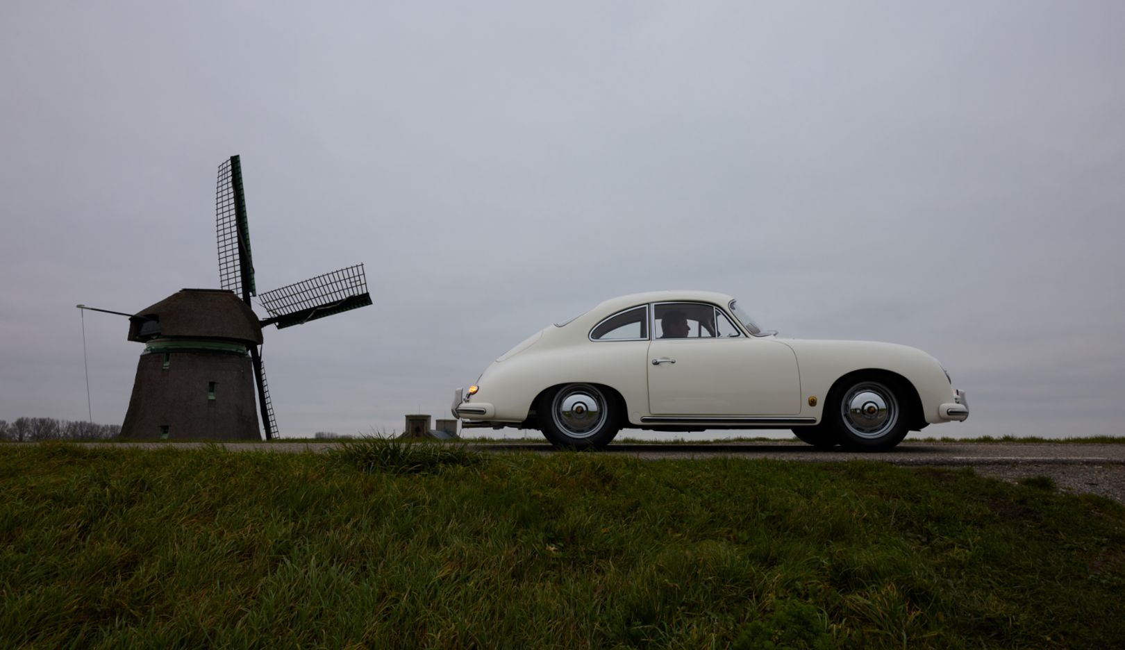 Mandatory motif: A drive over the dike and past a windmill – all part of the experience in the Netherlands.