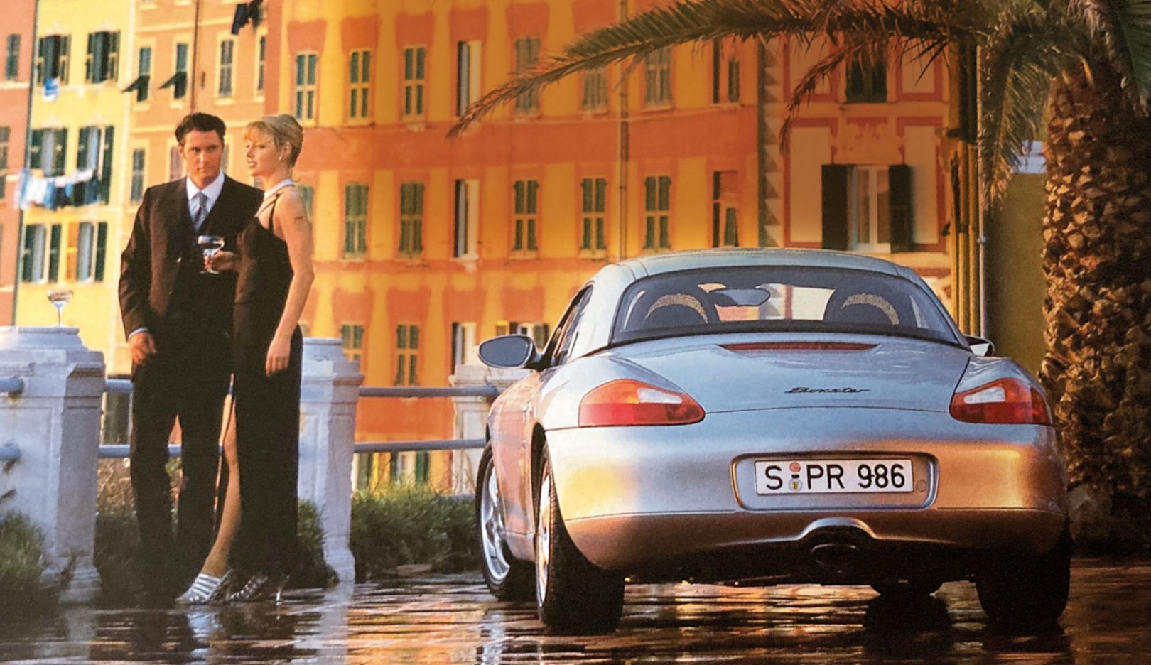 2001: grazie alle novità introdotte nella seconda metà degli anni Novanta, ovvero la 986 Boxster e la 996 (la prima 911 raffreddata ad acqua), le vendite si impennano superando quota 2.000 unità consegnate.