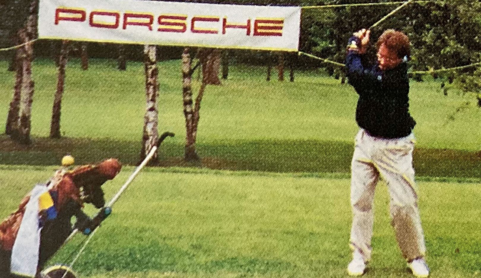1997 & 1998: Porsche AG acquista il 100% delle quote di Porsche Italia SpA, che diventa così filiale dell’azienda di Zuffenhausen. Il nuovo Direttore Generale è Loris Casadei. La struttura di Porsche Italia si arricchisce delle divisioni Comunicazione e Marketing e Ufficio Stampa e Pubbliche Relazioni. Viene data ulteriore linfa ai Club, come il Porsche Green Club per i clienti golfisti.