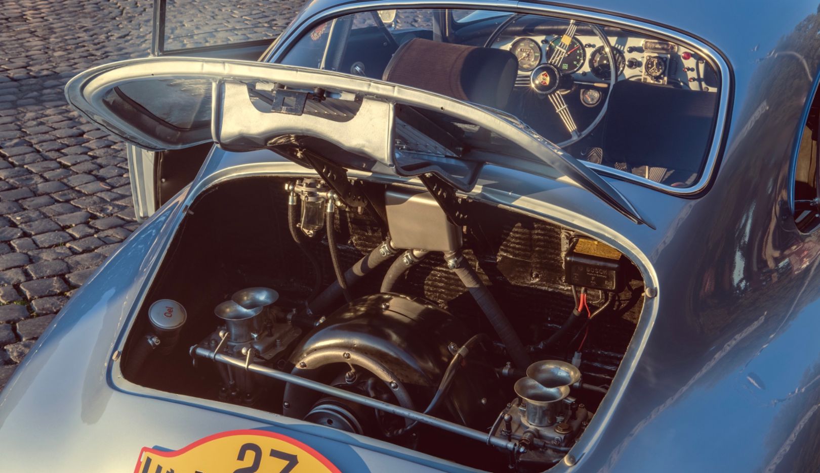 In seiner Hochphase leistete der 1,6-Liter-Carrera-Motor bis zu 125 PS. Der berühmte Rennwagen mit dem Spitznamen „V2“ hat eine halbe Million Kilometer auf dem Tacho.