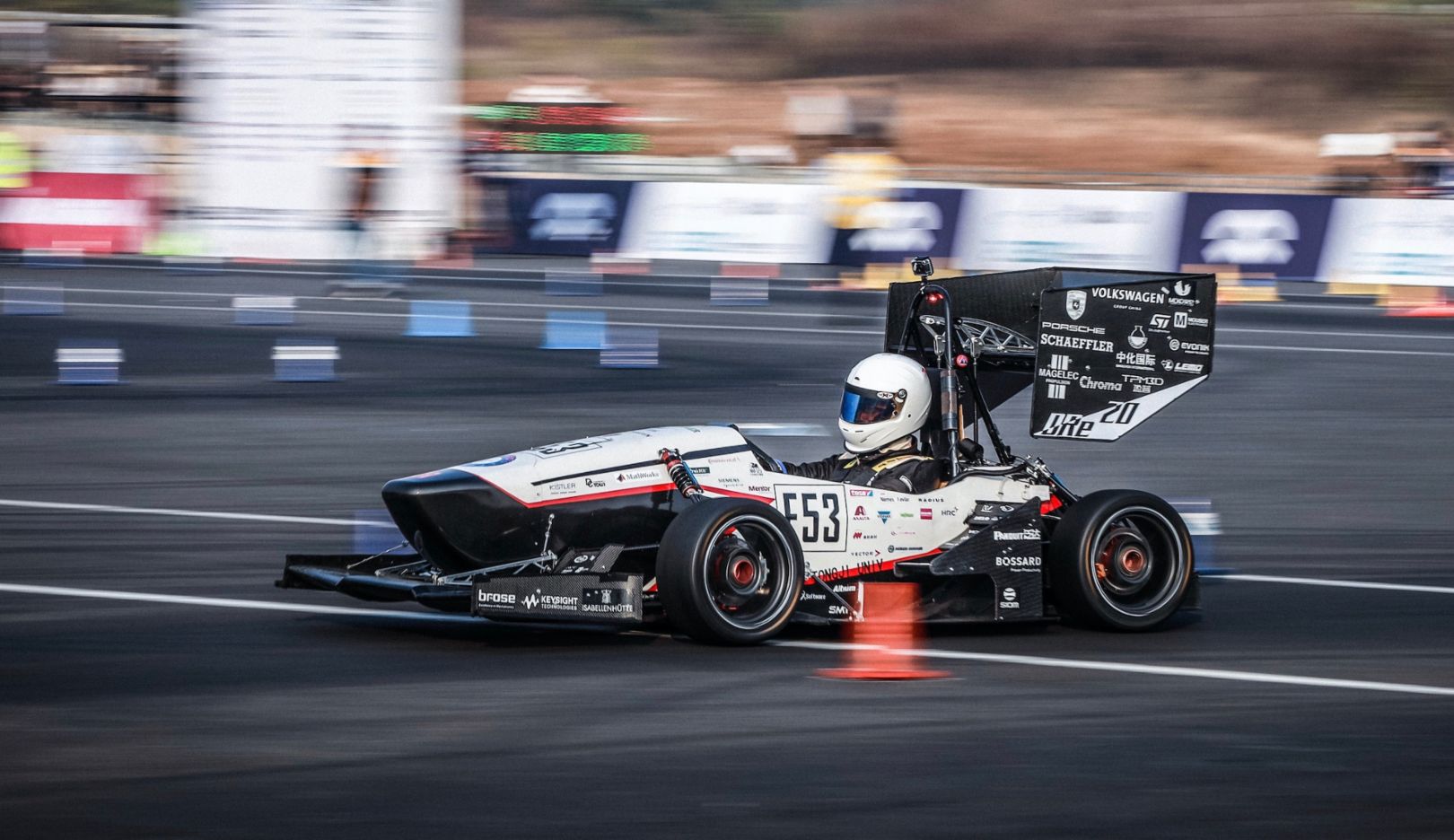 The winning car: Liu Fan's team and the DRe20 come out ahead of sixty-six rivals in the all-electric competition. Design and performance are a perfect fit.