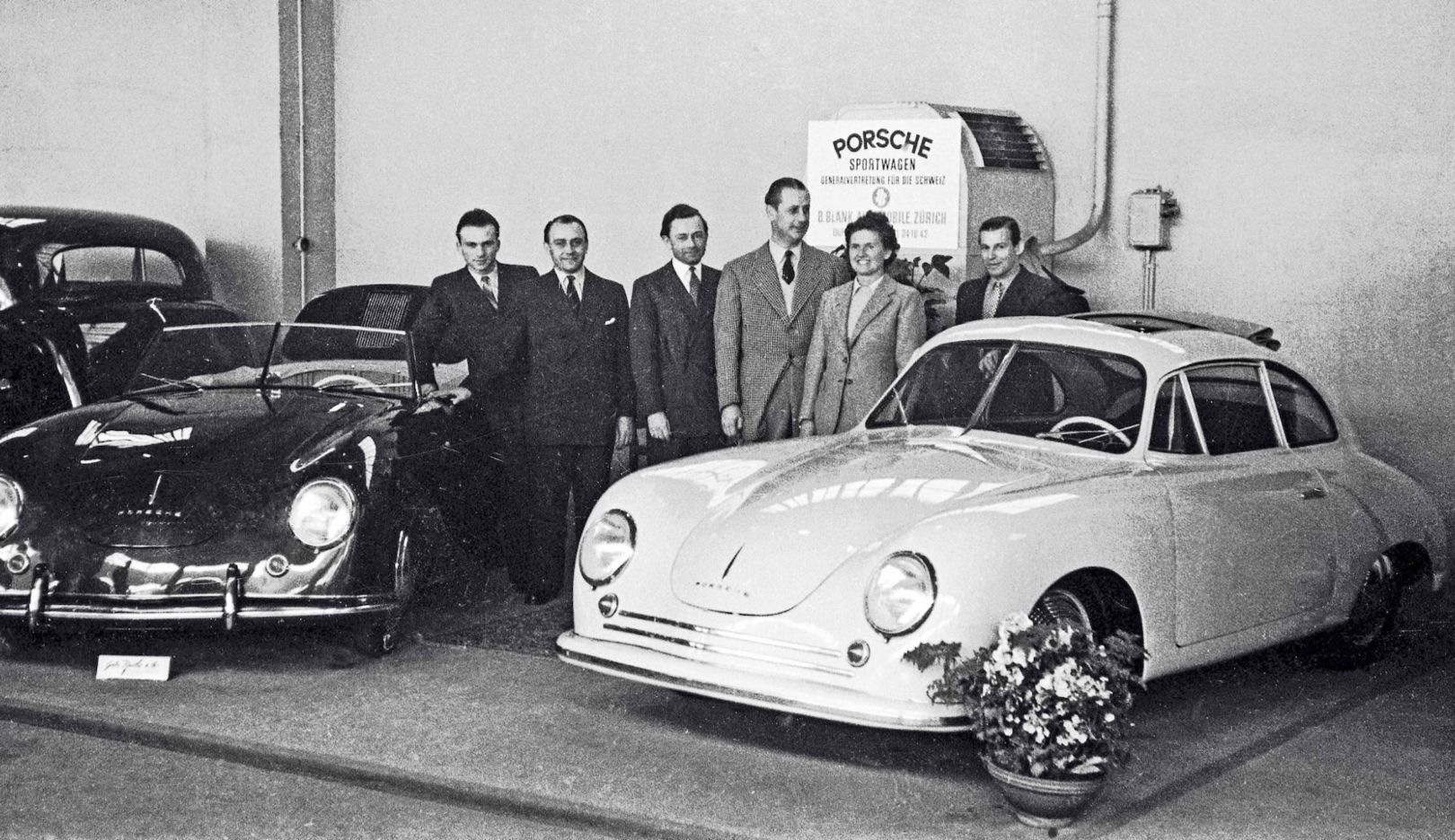 Salone dell’automobile di Ginevra del 1949 con le Porsche 356/2 Cabriolet Beutler e 356/2 Coupé Gmünd: 