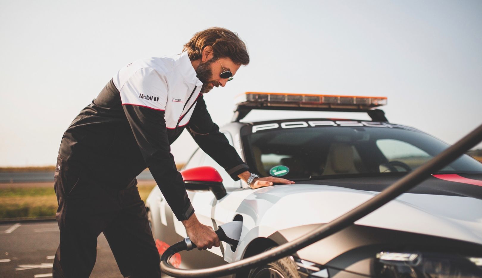 Recharge your batteries—for you and your car: Porsche Destination Charging offers more than 1,000 charging points for guests of selected hotels, golf courses, and marinas in twenty countries. And for those in a hurry, Porsche technology partner Ionity’s rapid charging points are at your service.