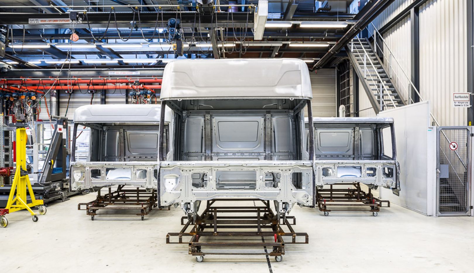 2010 – Lkw-Kabinenentwickelung für Scania: Mit der Scania S-Serie und R-Serie wurde eine völlig neue Fahrerhausgeneration entwickelt. Das Ergebnis ist ein flexibler Kabinenbaukasten, der es ermöglicht schnell und einfach den unterschiedlichen Anforderungen gerecht zu werden. 