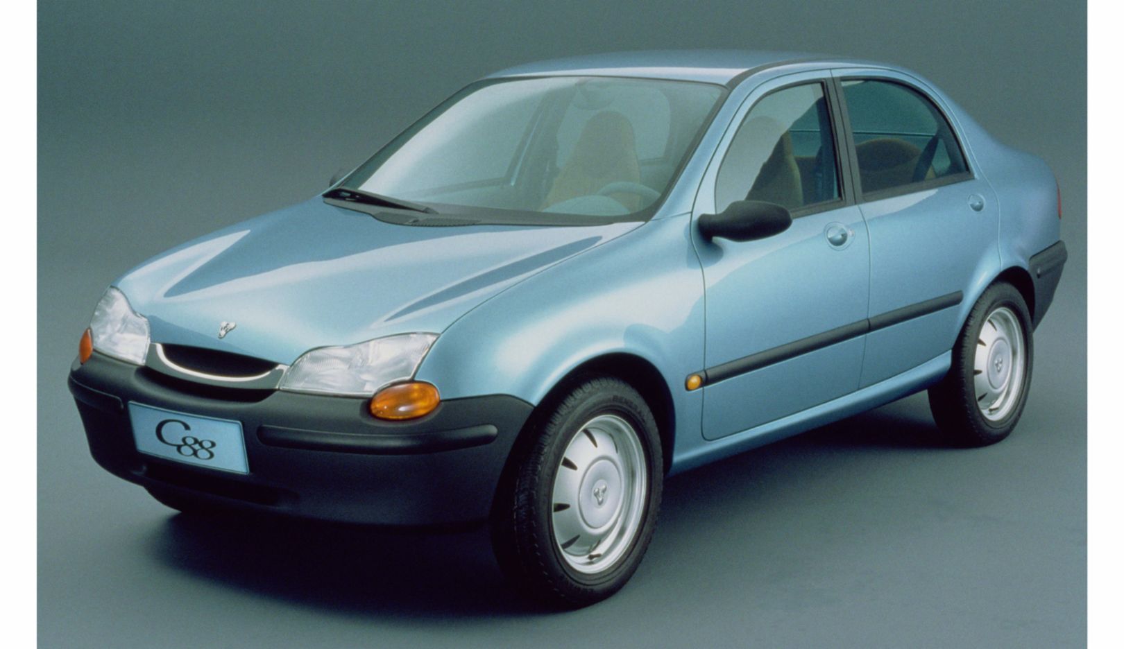 1994 – Fahrzeugstudie für den chinesischen Markt: Das Konzeptfahrzeug C88 wird in Peking in drei Versionen vorgestellt: Als preisgünstige zweitürige Variante, als Standardmodell und als viertürige Luxusversion mit Stufenheck. Entwicklungsziele waren einfache Fertigungsmethoden, hoher Qualitätsstandard sowie hohe Fahrzeugsicherheit.