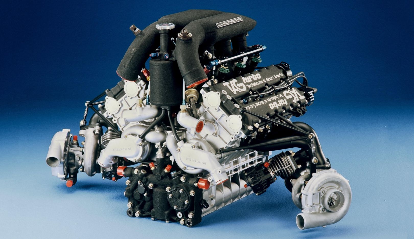 1983 – Formel-1-Motor für McLaren: Der TAG­Turbo-Motor für den McLaren MP4 mit 1,5 Litern Hubraum und bis zu 1.000 PS Leistung sorgt für drei Fahrer-  und zwei Konstrukteursweltmeisterschaftstitel in der Formel 1.