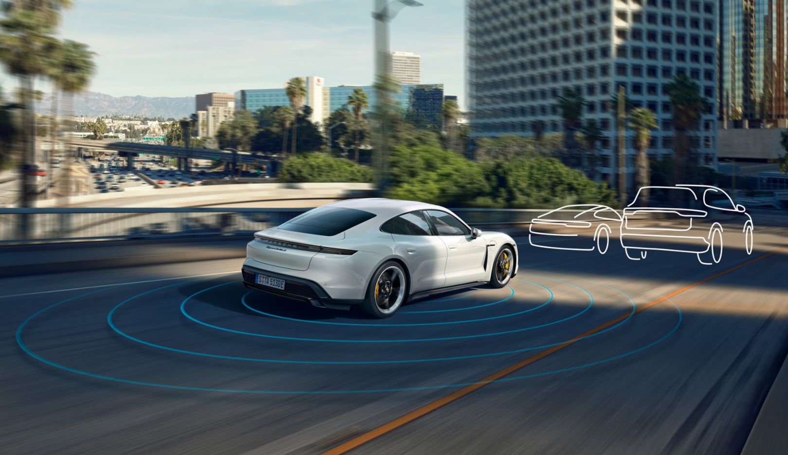Das vernetzte und intelligente Fahrzeug der Zukunft: Im internationalen Standortverbund führt Porsche Engineering in der Projektumsetzung fundierte Softwarekompetenz, umfassendes Know-how im Bereich der Fahrerassistenzsysteme und der künstlichen Intelligenz sowie der Cloud-Anbindung zusammen.