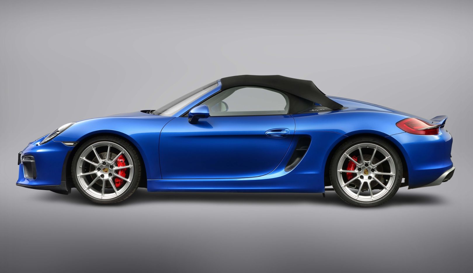 981 generation: Boxster Spyder special edition (2015). A classic driving experience and sporty performance: the 2015 Boxster Spyder special edition is available exclusively with a manual gearbox. The powerful Boxster sprints from zero to 100 km/h in 4.5 seconds. 
