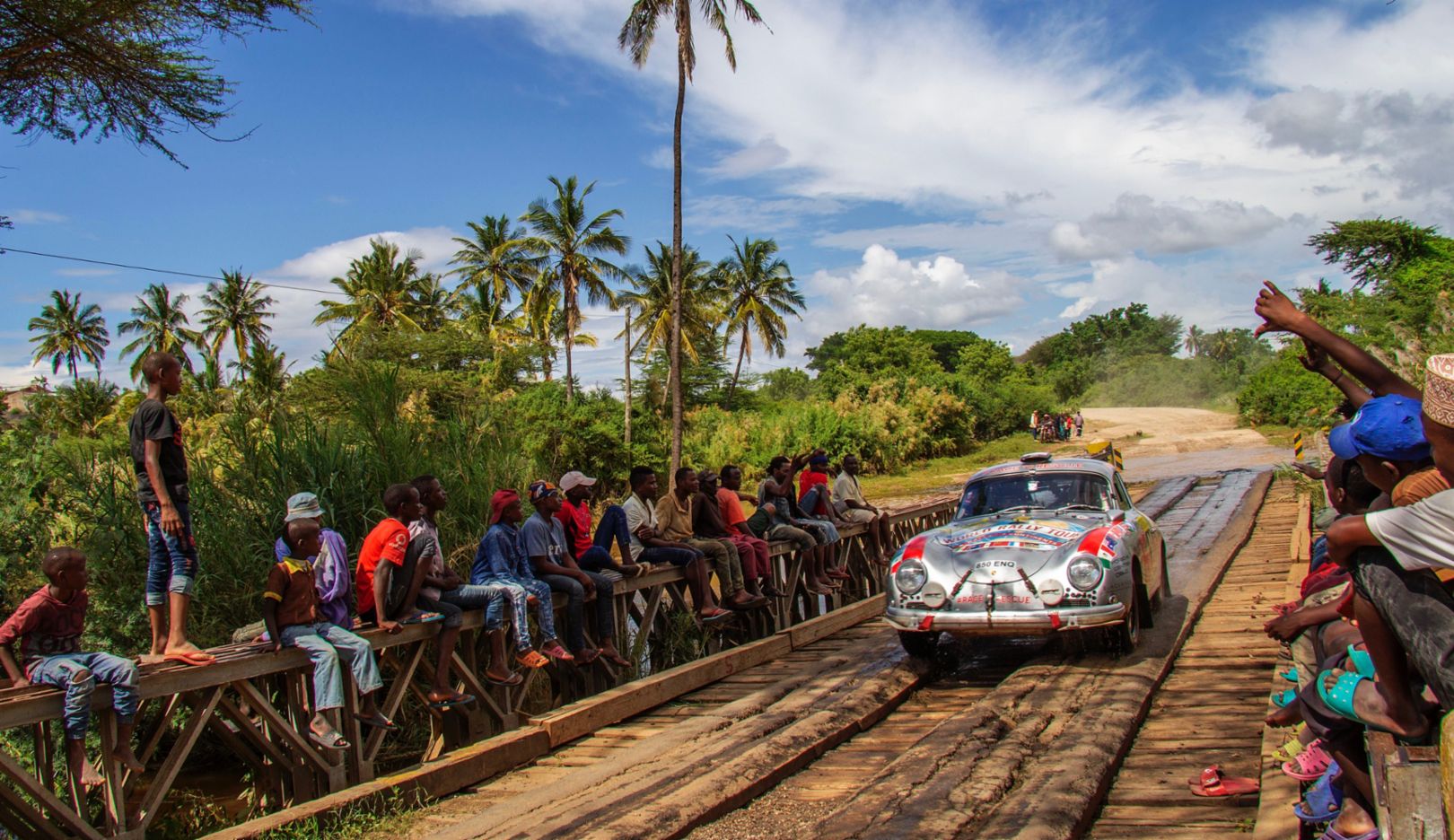 Die East African Safari Classic Rallye ist ein weiterer Klassiker. Sie erstreckt sich über weite Teile Ostafrikas. Ihre Ursprünge lassen sich bis in die frühen 1950er-Jahre zurückverfolgen. Das Valkyrie Racing Team wurde hier 2019 mit schwierigen Bedingungen konfrontiert.