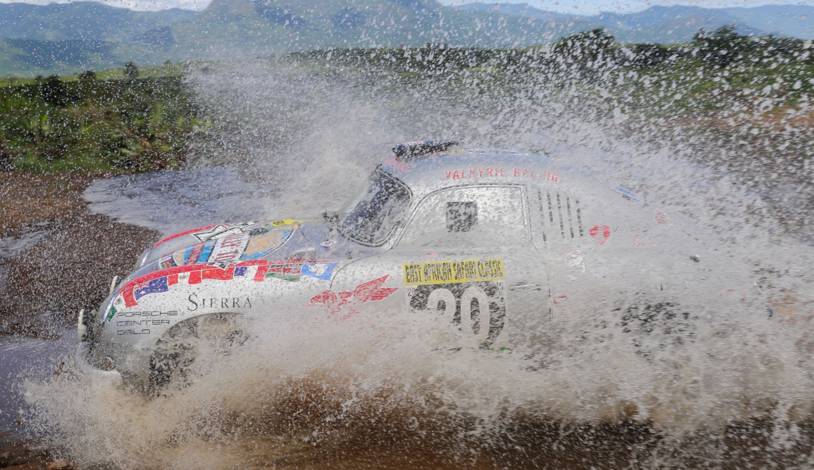 La climatología en Kenia y Tanzania influyó mucho sobre el East African Safari Classic Rally, en forma de grandes tormentas.