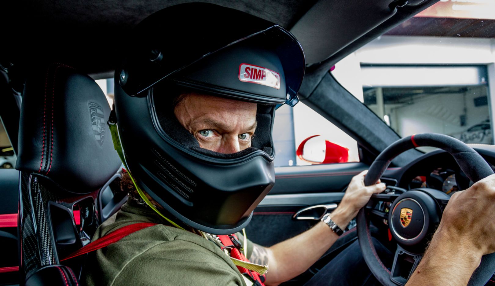 Tension and anticipation are clear to see on Sigurd Wongraven’s face; he sets himself high standards on the racetrack. 