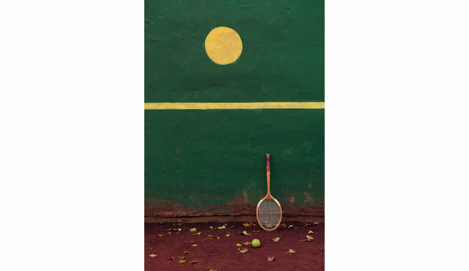 “When I was photographing Barbora Strýcová, she leaned her racket against the wall during a break,” says Leitmeritz, recalling the shoot in Prague. “I really like those old training walls with their markings. For me, they have their very own aesthetics. And that’s how this still life came about on a warm fall day.”