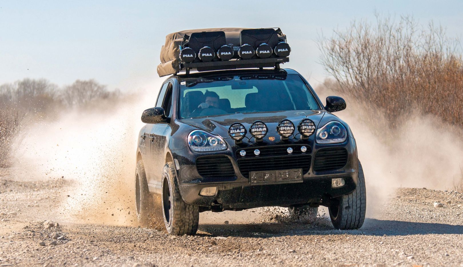 El coche de expedición cruzando Europa y África