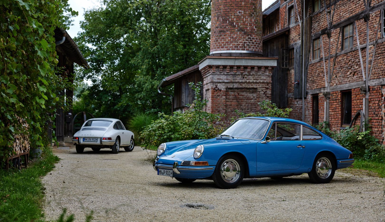 The 901 with its descendent: the series version of the 911.