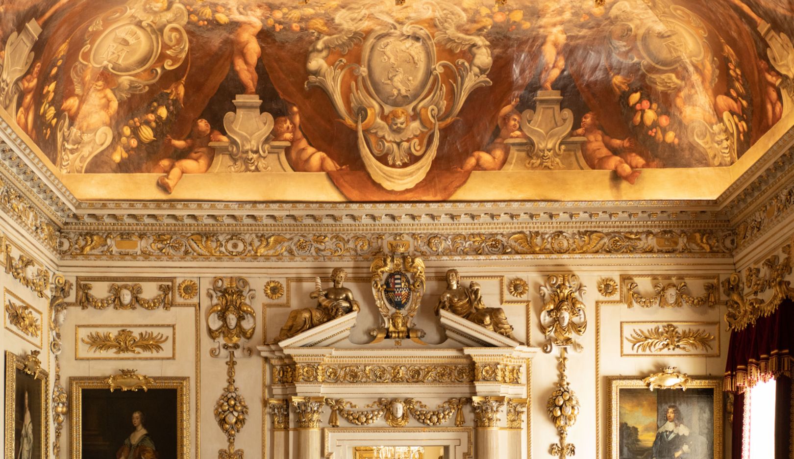 Conservazione dei monumenti: per mantenere gli affreschi del soffitto, Herbert deve ricorrere alla rara competenza di artigiani esperti.