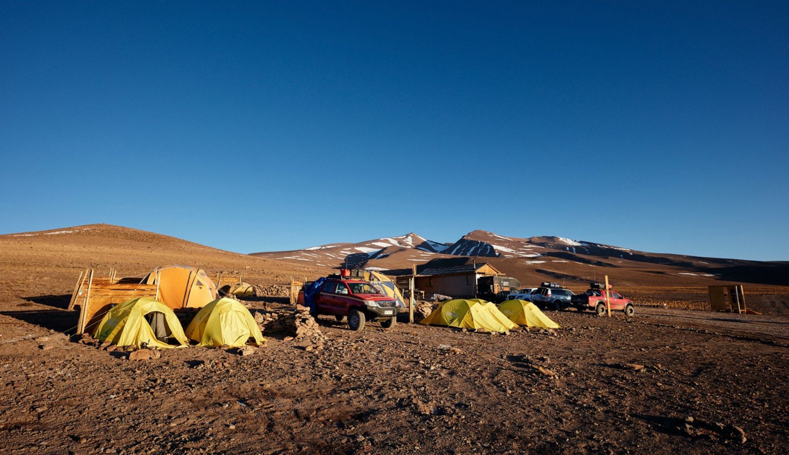 Acampando na imensidão: o campo-base da equipe.