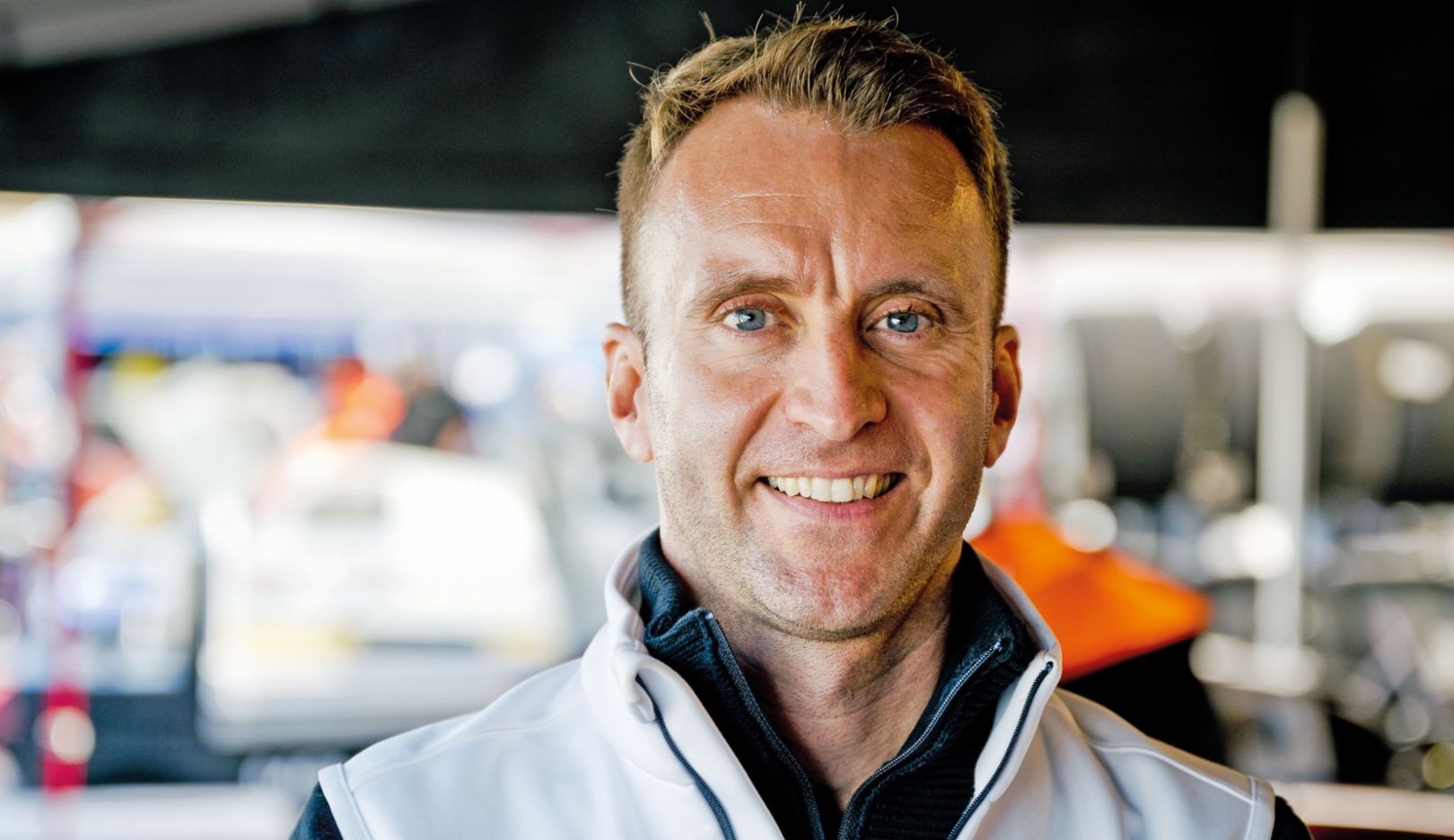 «Aquí todos estamos unidos por nuestra pasión por Porsche, ya sea como piloto en activo o retirado, embajador de marca, aficionado o dueño de vehículos excéntricos». Timo Bernhard