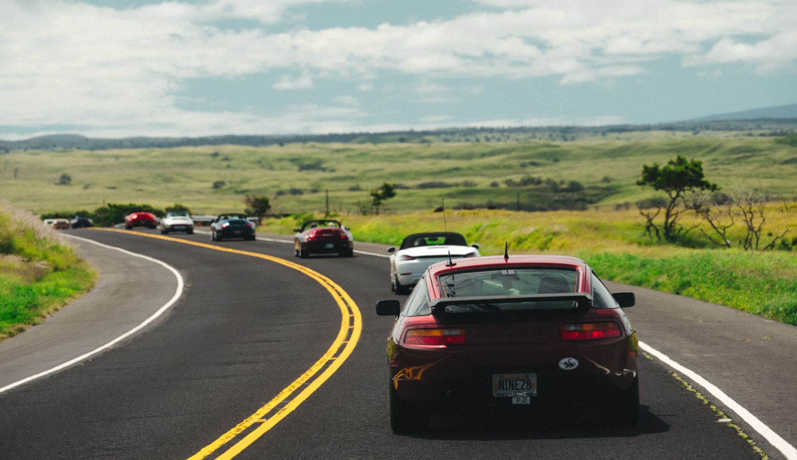 En la ruta mensual del Club, disfrutamos de la excursión con numerosos coches Porsche clásicos.