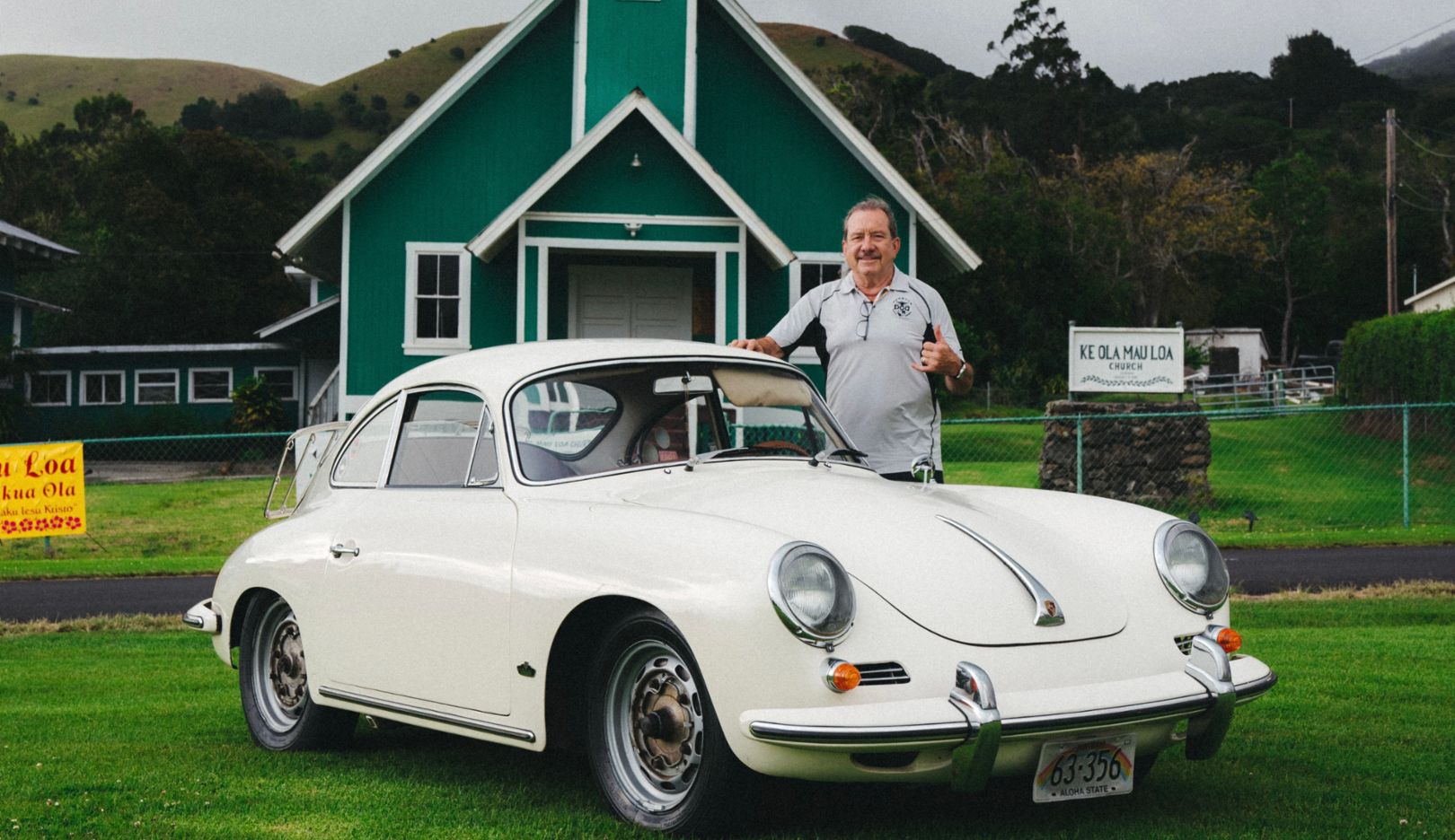 Gunner Mench, Präsident des Porsche Clubs auf Big Island, mit seinem 356 B 1600 Super.