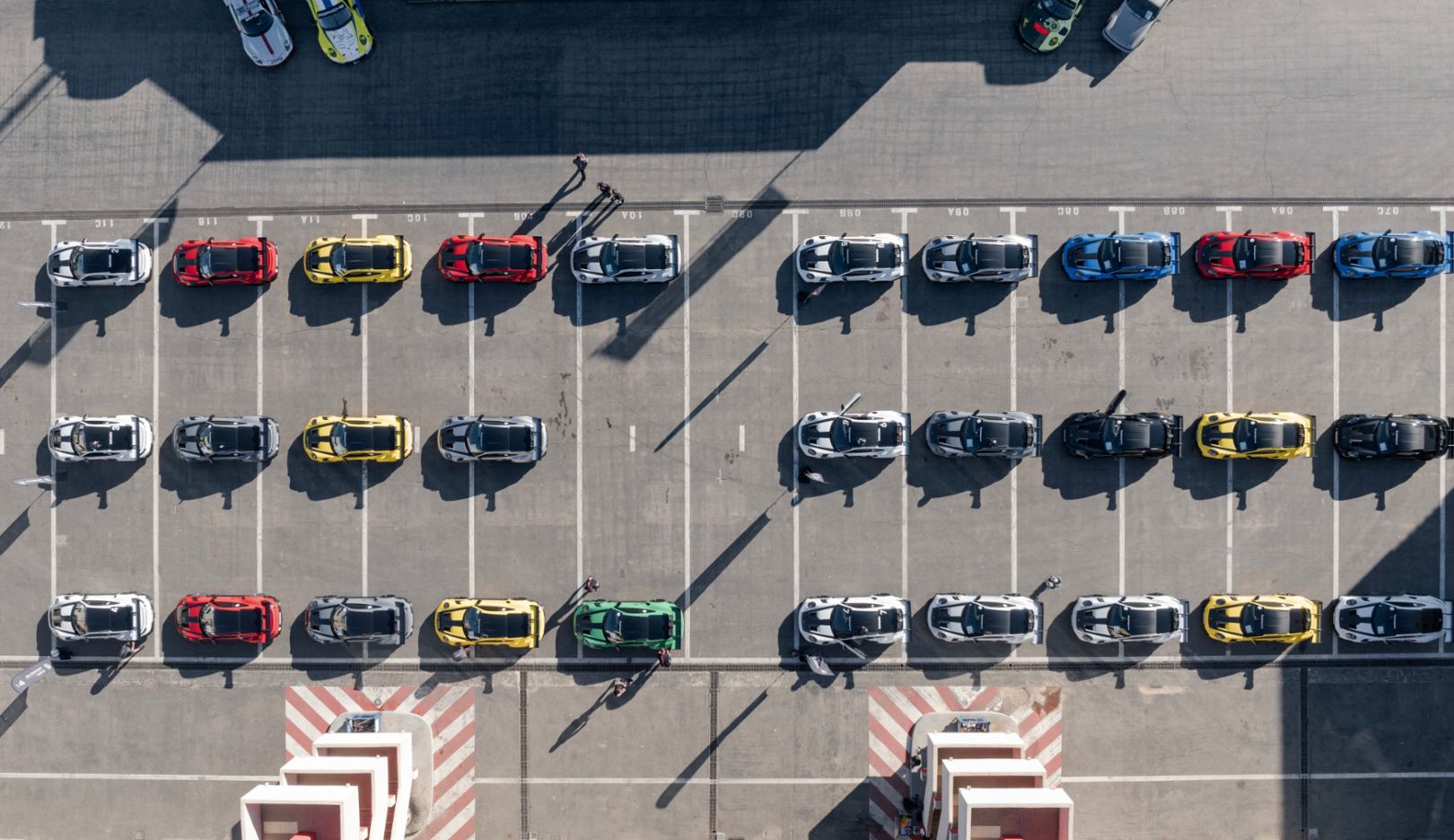 The 911 GT3 RS (992) cars lined up at the beginning of the day – ready for the next Track Experience.