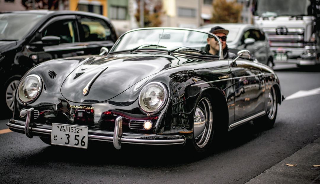 Instantánea: visto por la calle en Tokio e inmortalizado. Un Porsche –como este 356 Speedster–  siempre constituye un buen motivo fotográfico.