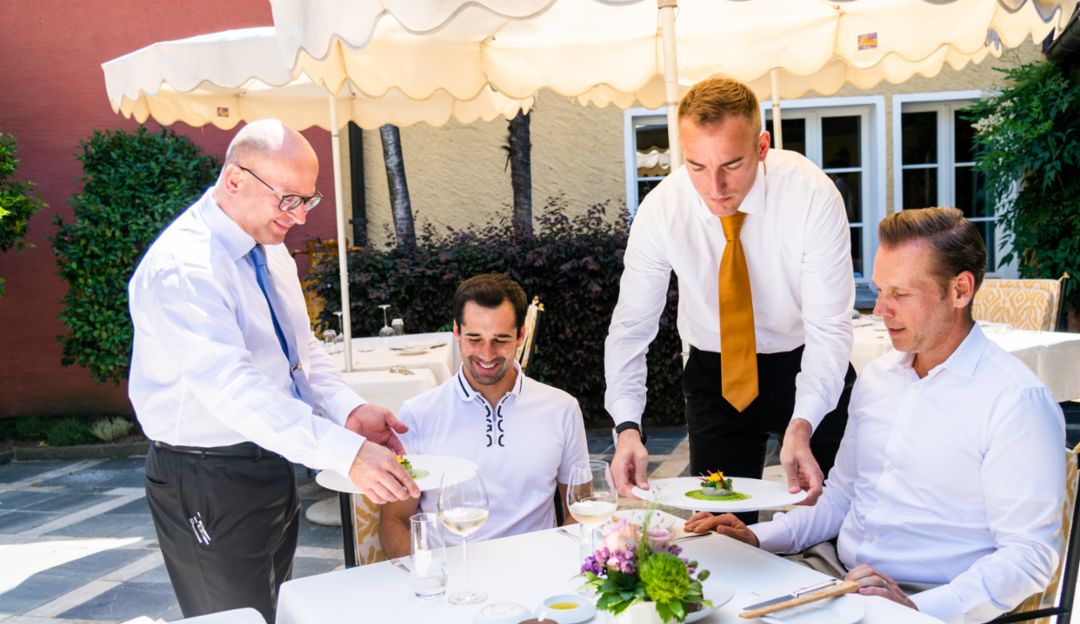 Dopo la visita nell’orto: Neel Jani e Michael Glinski pranzano alla «Locanda Barbarossa»