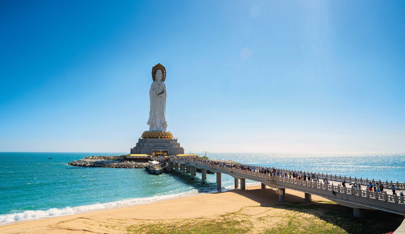 Heilige auf Abruf – Guanyin-Pusa-Statue