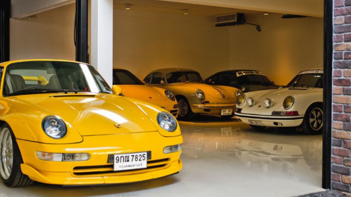 Porsche in the living room: 